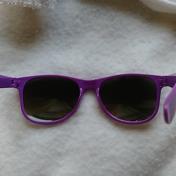 Purple w/case-Paris & key fob, Sunglasses - Picture 3 of 8